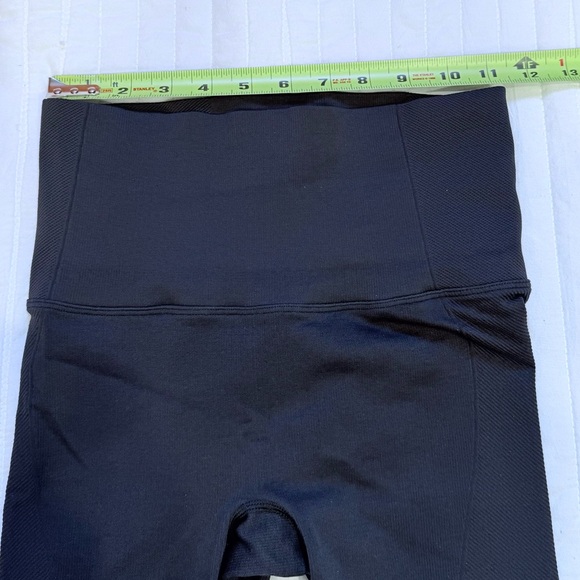 All in Motion Women's Contour Power Waist Black Bike Shorts Sz Small - Picture 4 of 6